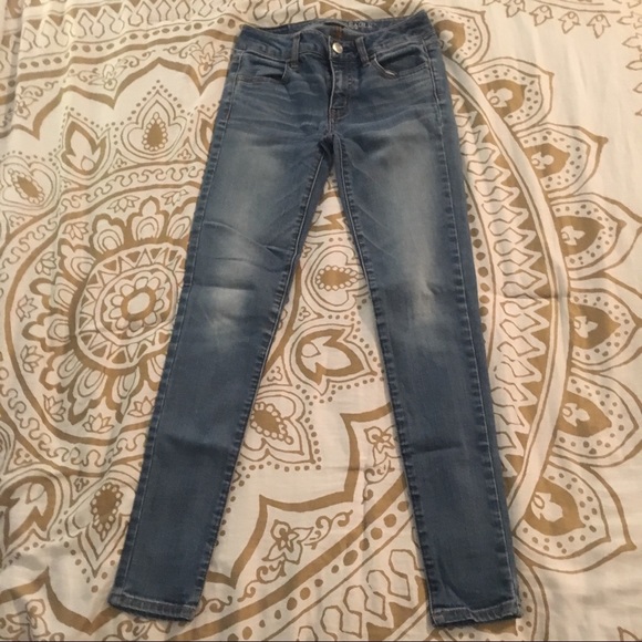 Size 0 American Eagle Jeans - Picture 3 of 6